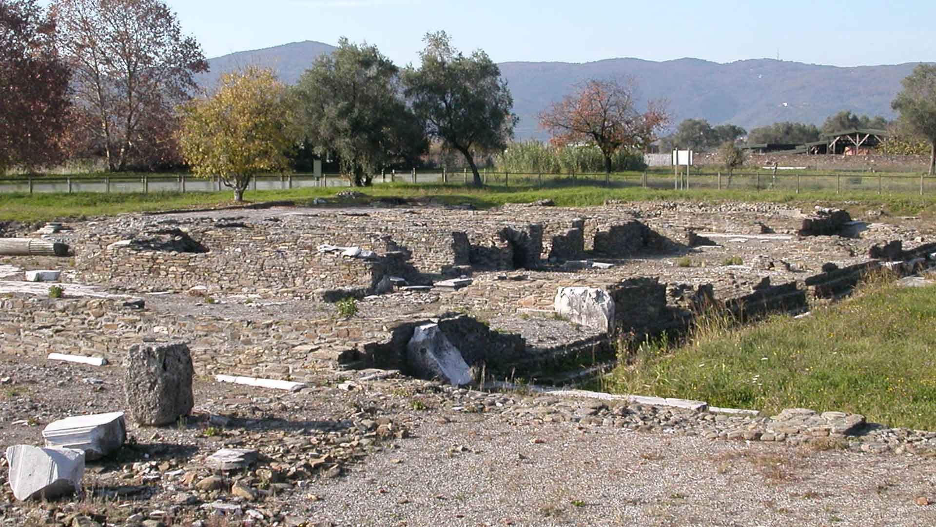 L’antico foro pavimentato con lastre di marmo